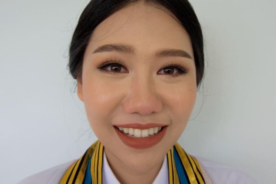 แต่งหน้าทำผมรับปริญญา จุฬา