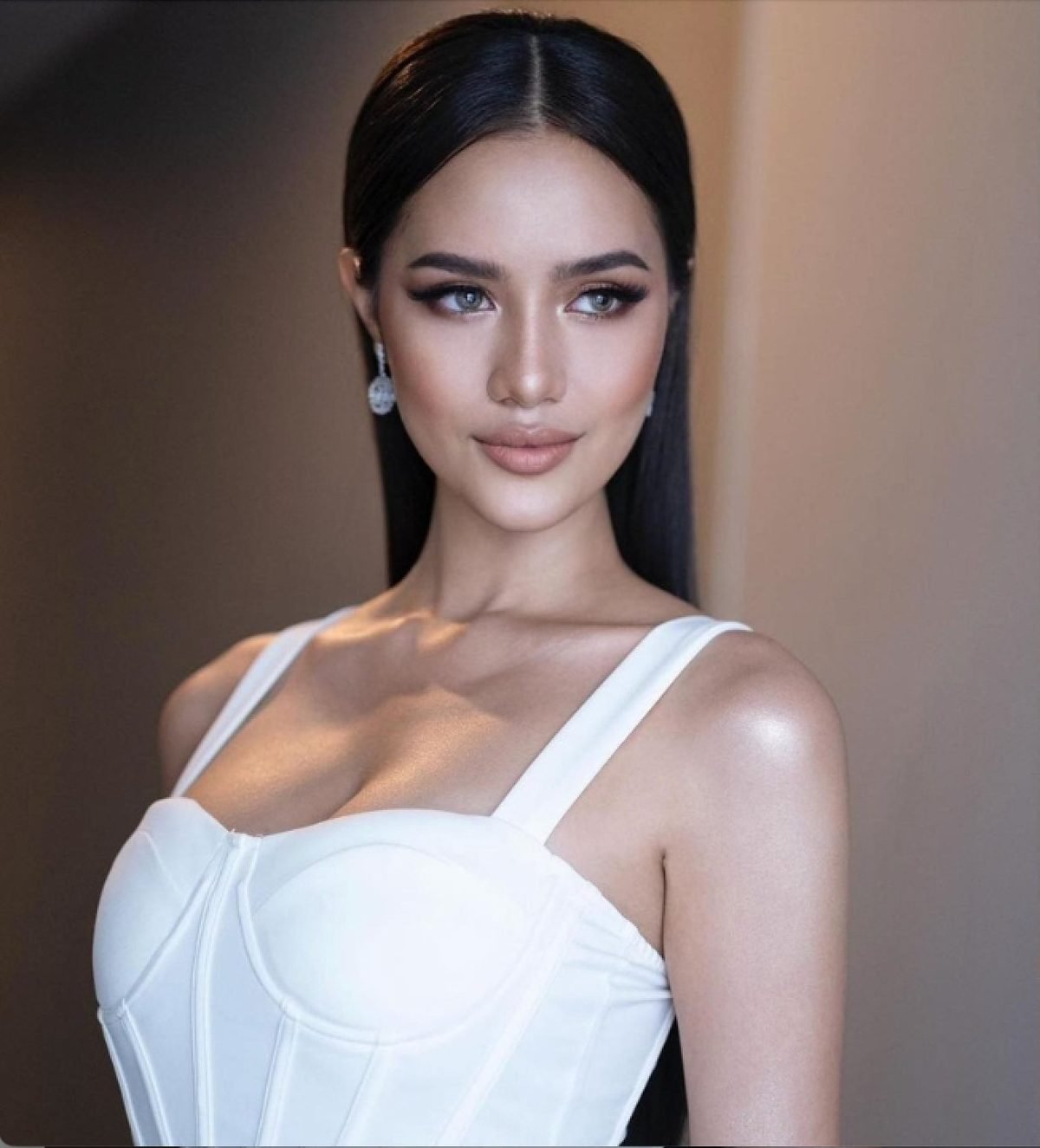 Opal Suchata Chuangsri Miss World 2025 — makeup by Parisa Fellone Bangkok