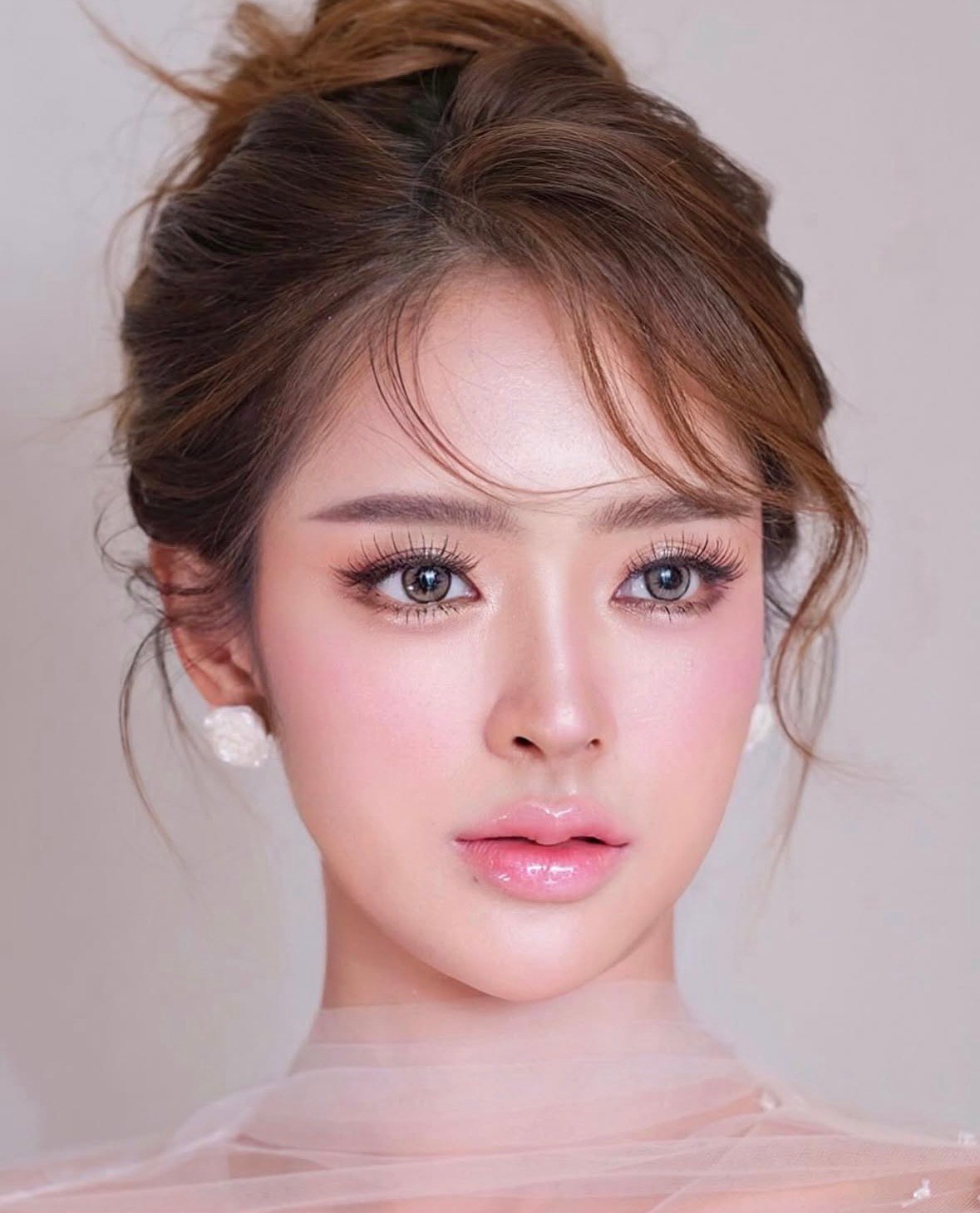 Elegant bridal makeup Bangkok — soft natural look with glowing skin by Parisa Fellone